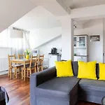 Urban Rooftop Apartment - Berlin Mitte - A C